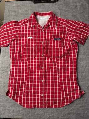 Columbia PFG Women's Arkansas Razorbacks Gingham Short Sleeve Fishing Shirt